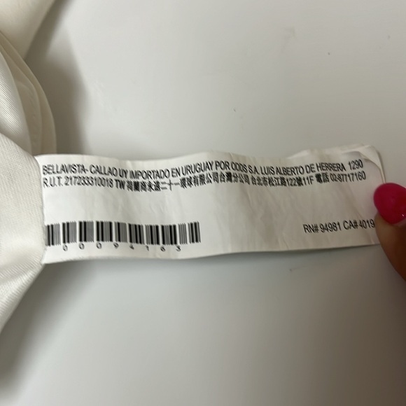 Forever 21 women’s One shoulder ruffled top, white/cream colour size small - Picture 2 of 4